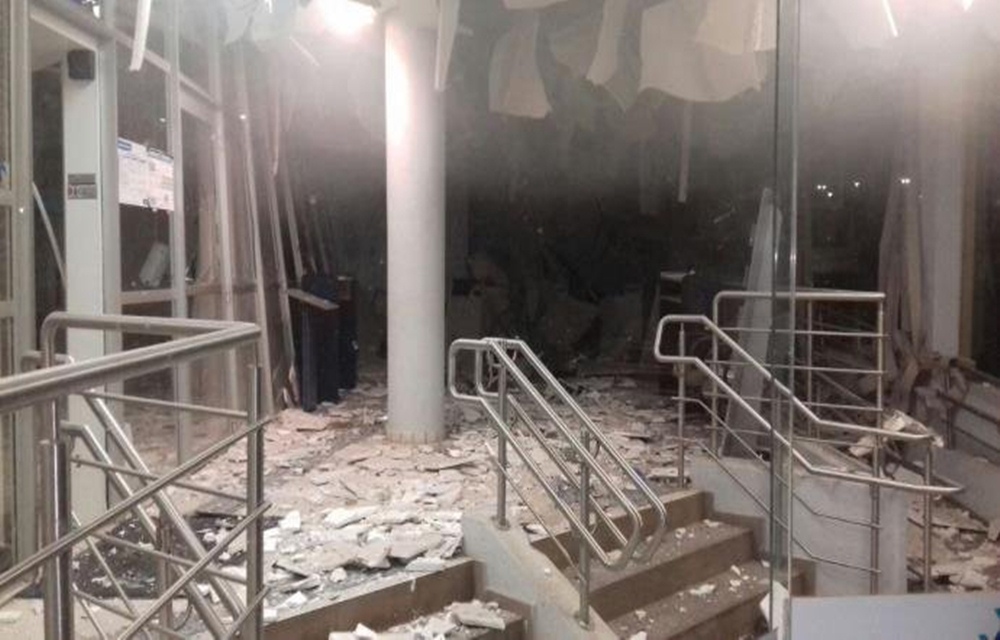 Ir para  <p>Uma a&ccedil;&atilde;o criminosa contra duas ag&ecirc;ncias banc&aacute;rias ocorreu na madrugada desta ter&ccedil;a-feira em Espumoso, na regi&atilde;o do Alto Jacu&iacute;. Conforme a Brigada Militar, pouco...