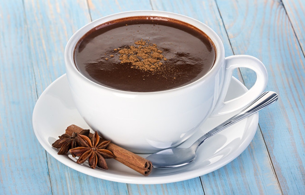Ir para  <p>2 colheres de creme de leite;</p>

<p>2 tabletinhos de chocolate;</p>

<p>Leve ao microondas e mexa at&eacute; dissolver por completo.</p>

<p>Adicione:</p>

<p>1 colher de sopa...