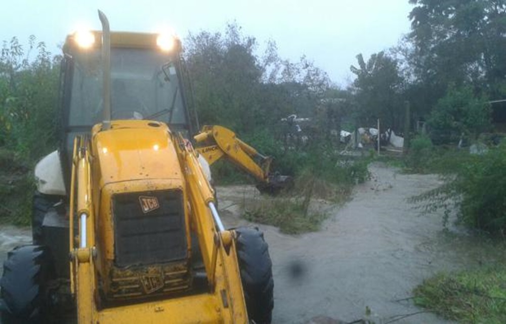 Ir para  <p>A Defesa Civil est&aacute; em alerta para poss&iacute;veis alagamentos ap&oacute;s temporais na Fronteira Oeste ga&uacute;cha. Segundo o Instituto Nacional de Meteorologia (Inmet), foi registrada uma m&eacute;dia de...