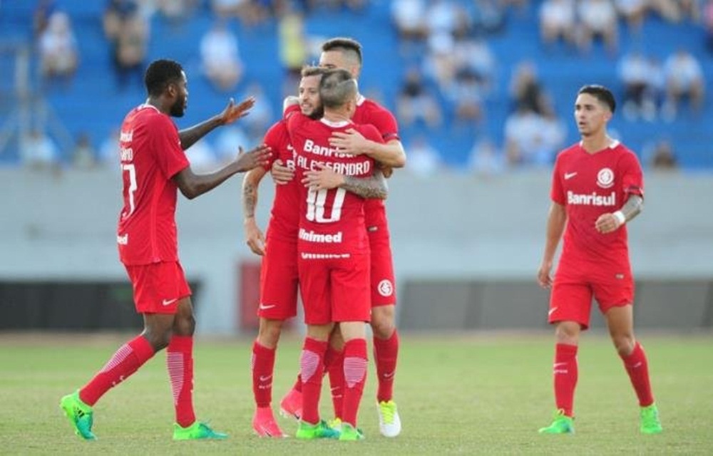 Ir para  <p>O Inter iniciou com p&eacute; direito a sua participa&ccedil;&atilde;o na S&eacute;rie B do Campeonato Brasileiro. Sem muita dificuldade, o Colorado aplicou 3 a 0 no Londrina no est&aacute;dio do Caf&eacute; na...