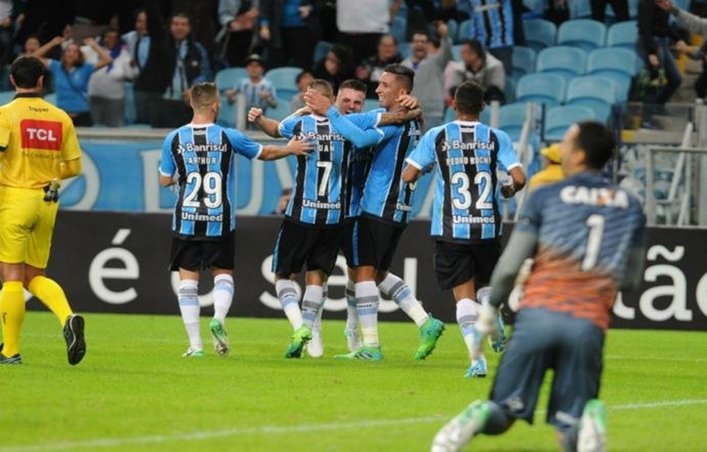 Ir para  <p>O Gr&ecirc;mio dominou o Botafogo a maior parte do jogo e estreou com vit&oacute;ria no Brasileir&atilde;o. Neste domingo na Arena, a equipe gremista at&eacute; pecou pelo desperd&iacute;cio de chances, mas conseguiu...