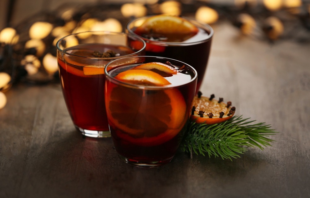 Ir para  <ul>
	<li>1 copo de a&ccedil;&uacute;car;</li>
	<li>Canela em rama;</li>
	<li>Cravo;</li>
	<li>1 l de vinho tinto seco;</li>
	<li>1/2 l de...