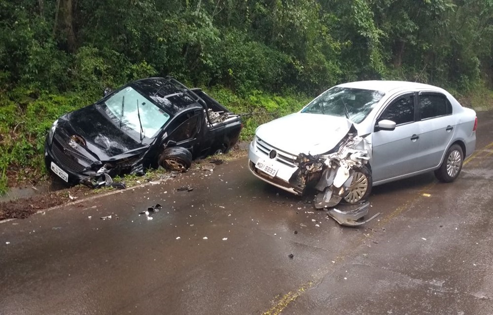 Ir para  <p>Um acidente de tr&acirc;nsito foi registrado na SC-283, em Seara. O fato aconteceu pr&oacute;ximo ao Auto Posto Mattiello. O acidente envolveu o Voyage, placas MGV-8893, de Chapec&oacute;, conduzido por Jos&eacute;...