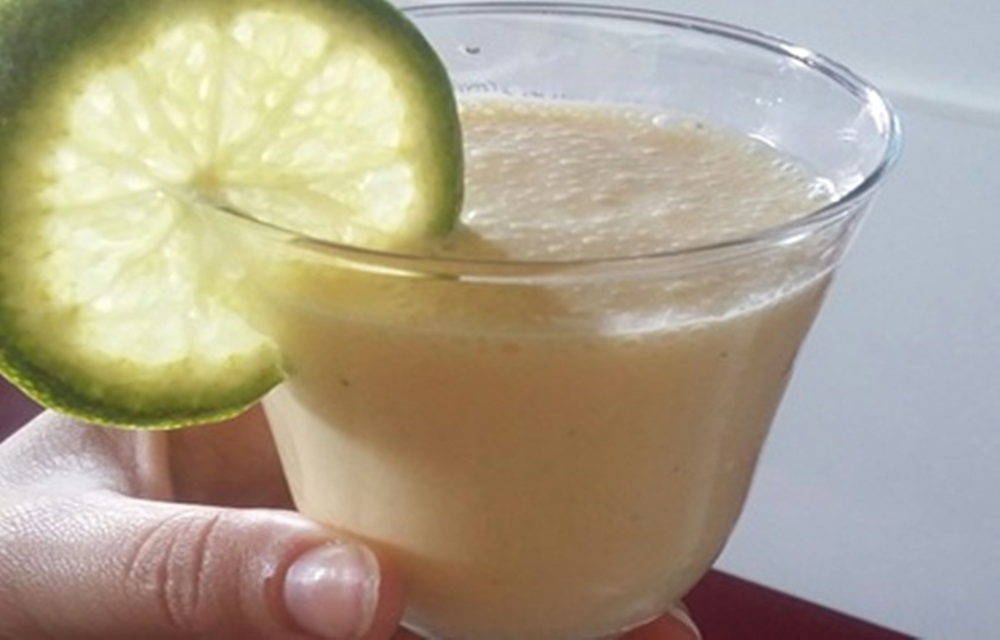 Ir para  <ul>
	<li>3 maracuj&aacute;s maduros;</li>
	<li>1 lata de leite condensado;</li>
	<li>Vodka;</li>
</ul>

<ol>
	<li>Em um liquidificador, coloque os maracuj&aacute;s e...