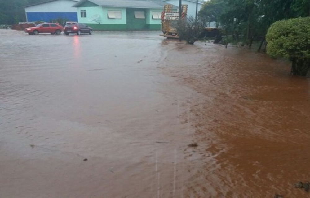 Ir para  <p>Os munic&iacute;pios de Paim Filho e Floriano Peixoto est&atilde;o entre aqueles que decretaram Situa&ccedil;&atilde;o de Emerg&ecirc;ncia na &uacute;ltima semana em fun&ccedil;&atilde;o das fortes chuvas...