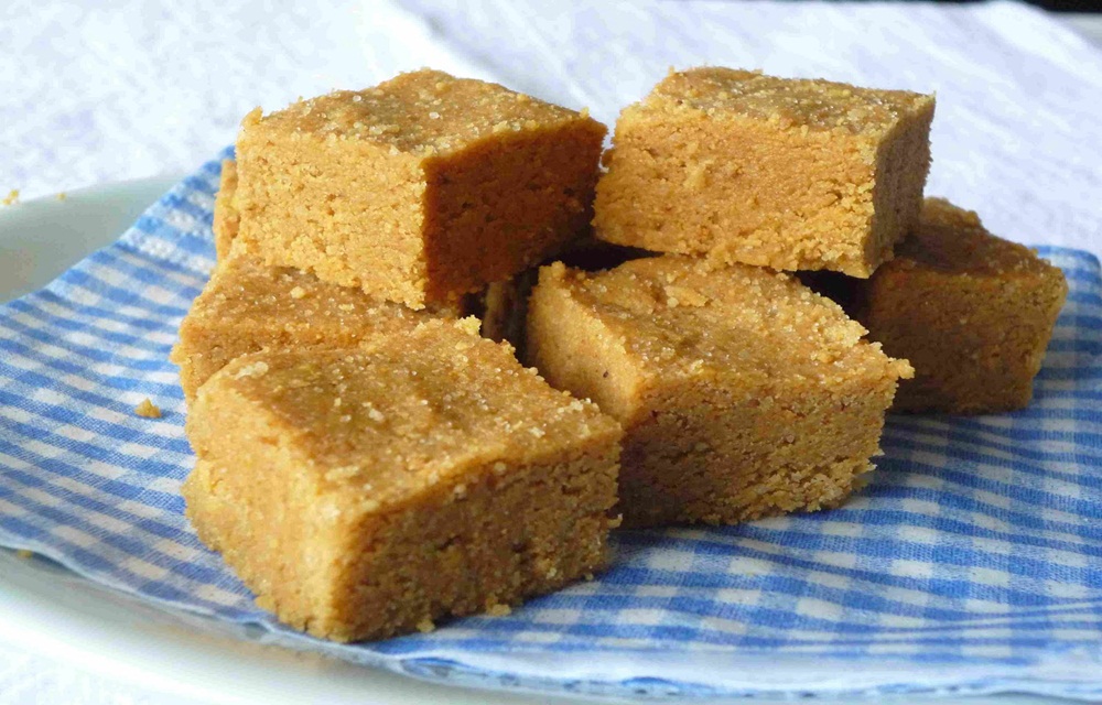 Ir para  <p>300gr de pinh&atilde;o cozido e picadinho;</p>

<p>200 gr de amendoim;</p>

<p>100gr de a&ccedil;&uacute;car mascavo;</p>

<p>&nbsp;</p>

<p>Leve o pinh&atilde;o...