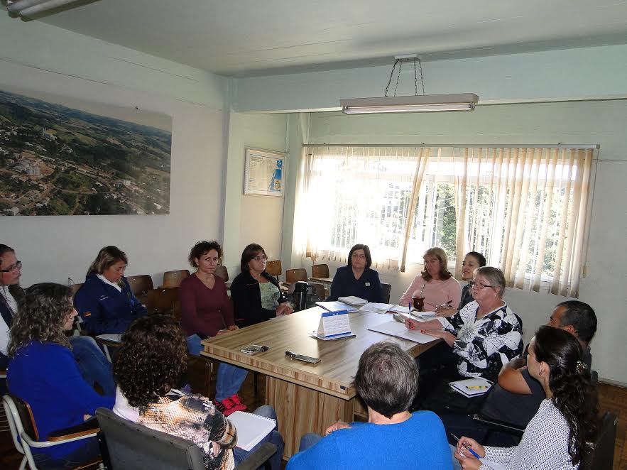 Ir para  <p><big>Os segmentos representativos da Rede de Apoio &agrave; Escola (RAE) reuniram-se para tratarem da agenda de trabalho que se efetivar&aacute; no ano de 2017. A parceria entre as redes Estadual e Municipal, bem como a...