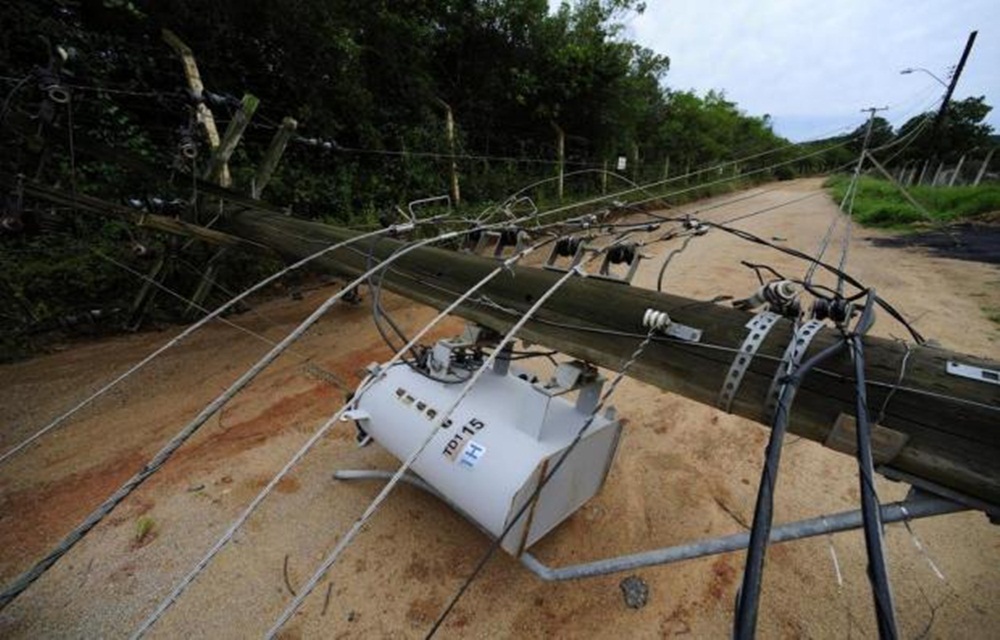 Ir para  <p>Em decorr&ecirc;ncia da tempestade ocorrida na madrugada desta quinta-feira (08/06), mais de 500 pontos ficaram sem energia el&eacute;trica no Alto Uruguai. A maioria dos eventos ocorreu no interior dos munic&iacute;pios,...