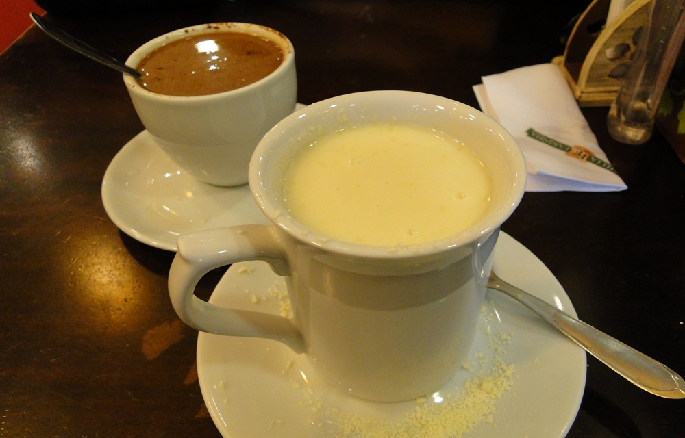 Ir para  <ul>
	<li>1 litro de leite;</li>
	<li>2 e 1/2 colheres (de sopa) de amido de milho (maisena);</li>
	<li>1 colher (de sopa) de a&ccedil;&uacute;car (ou a gosto);</li>
	<li>2 barras de...