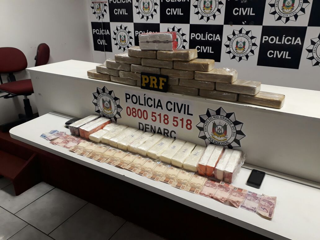 Ir para  <p><big>A Pol&iacute;cia Rodovi&aacute;ria Federal e a Pol&iacute;cia Civil interceptaram uma carga de coca&iacute;na e crack que vinha do estado do Paran&aacute; para o Rio Grande do Sul na BR 290, Free Way, em...