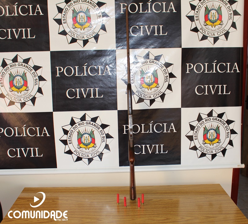 Ir para  <p><big>Foi realizado na tarde desta sexta-feira (23), no interior do munic&iacute;pio de Carlos Gomes, busca e apreens&atilde;o de uma espingarda marca Rossi, n&uacute;mero A334665 calibre 36 e 4 cartuchos. A ordem de...