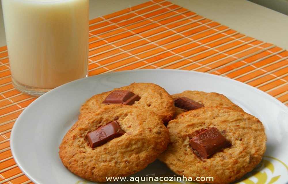 Ir para  <p>2 colheres (de sopa) de manteiga (bem cheias);</p>

<p>1/2 x&iacute;cara &nbsp;(de ch&aacute;) de a&ccedil;&uacute;car;</p>

<p>1/2 x&iacute;cara &nbsp;(de ch&aacute;) de...