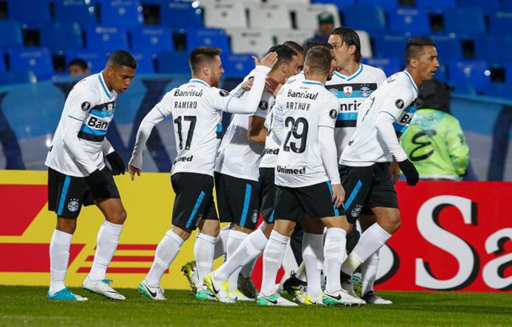 Ir para  <p>O Gr&ecirc;mio precisou de apenas 43 segundos para garantir a vit&oacute;ria sobre o Godoy Cruz no jogo de ida das oitavas de final da Libertadores, realizado na noite desta ter&ccedil;a-feira em Mendoza, na Argentina. Ramiro...