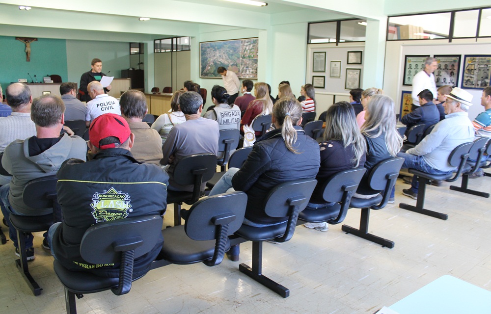 Ir para  <p>No &uacute;ltimo dia 05 de julho foi realizada a Assembleia Geral Municipal com os&nbsp;membros do Conselho Municipal de Desenvolvimento &ndash; COMUDE de Viadutos e entidades, tendo como pauta a&nbsp;<em>Escolha...
