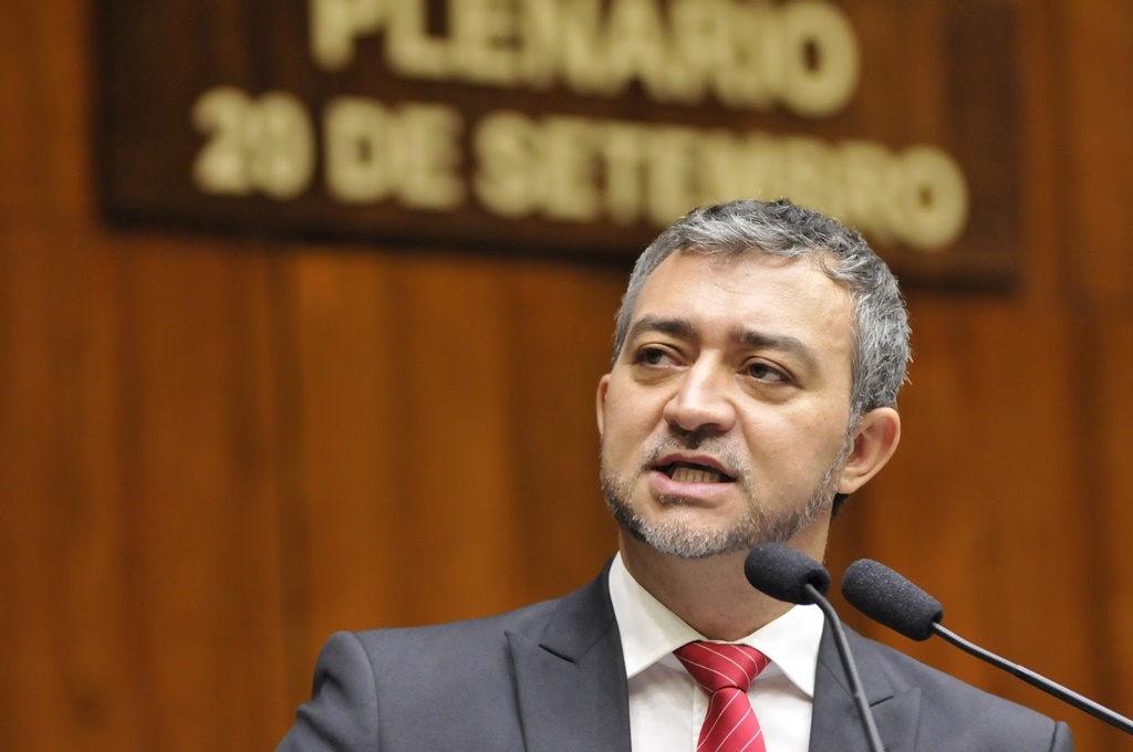 Ir para  <p><big>Demanda hist&oacute;rica dos movimentos sociais e dos ativistas pela democratiza&ccedil;&atilde;o da comunica&ccedil;&atilde;o, foi aprovada nesta quinta lei que estabelece a possibilidade de...