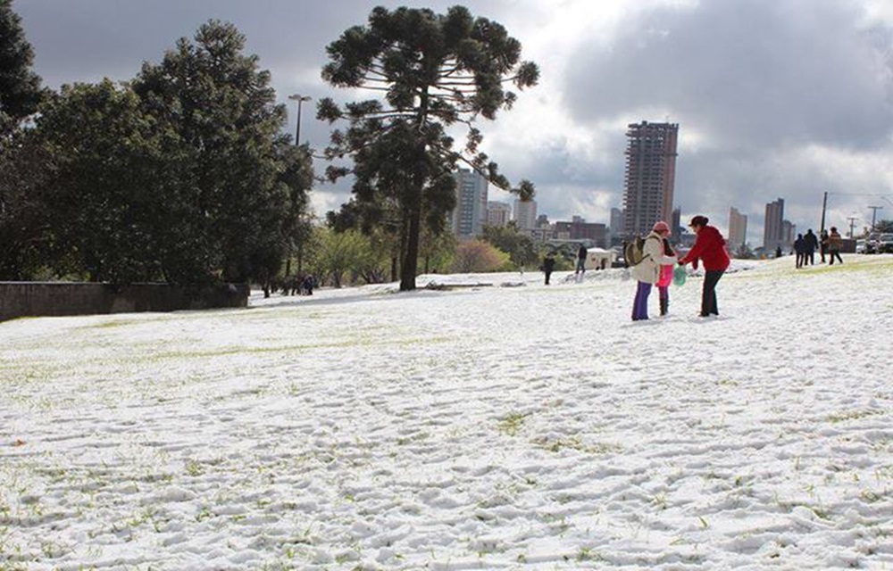 Ir para  <p>A Regi&atilde;o Sul do Brasil poder&aacute; ter neve novamente este ano. A possibilidade est&aacute; sendo considerada por causa da forte onda de frio prevista para o pa&iacute;s a partir do dia 17 de julho, que vai fazer...