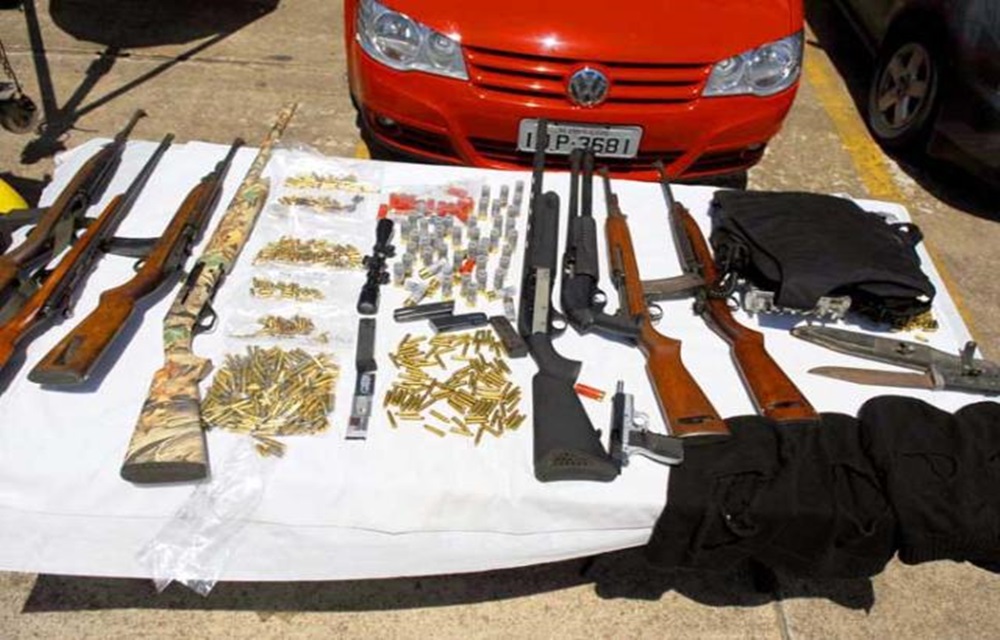 Ir para  <p>Uma a&ccedil;&atilde;o conjunta da Pol&iacute;cia Civil ga&uacute;cha e agentes da pol&iacute;cia paraguaia prenderam nessa sexta-feira, um dos principais traficantes de armas e drogas do Rio Grande do Sul, na cidade...