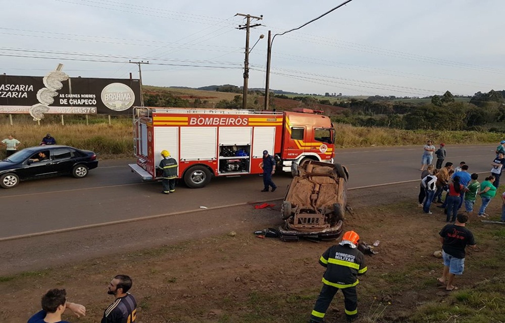 Ir para  <p>Um acidente grave na BR 282 em Cordilheira Alta, no Oeste de Santa Catarina, deixou uma pessoa morta e outras seis feridas. O motorista de um Vectra com placas de Xaxim fazia o trajeto Chapec&oacute; - Xaxim quando perdeu o controle...