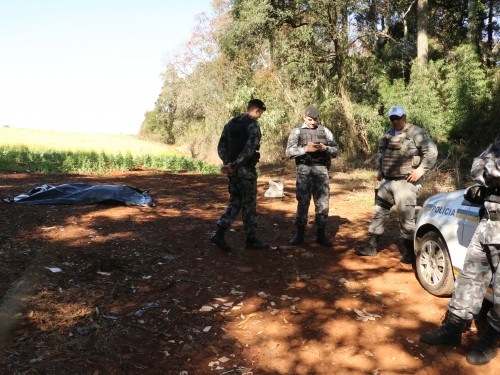 Ir para  <p><big>Foi identificado na tarde desta segunda-feira, 24, o corpo encontrado parcialmente carbonizado numa estrada vicinal, &aacute;s margens da RS 211, a 2,5 quil&ocirc;metros do Parque da...