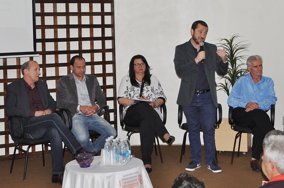 Ir para  <p><big>Com o prop&oacute;sito de integrar e unir for&ccedil;as entre os vereadores que comp&otilde;e os 32 munic&iacute;pios da AMAU, foi realizado na noite de quarta-feira, 26, o II Encontro F&oacute;rum Regional...