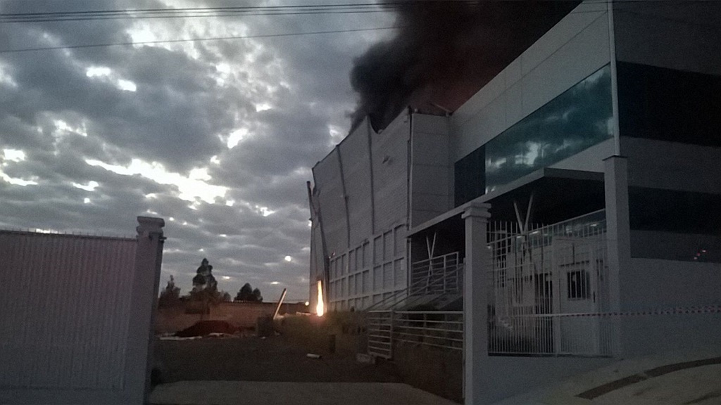 Ir para  <p><big>Um inc&ecirc;ndio na madrugada desta segunda-feira destruiu parte da empresa Sivel &ndash; Comercial Industrial de Ferragens, localizada na rua Erminia Deconto, no bairro Copas Vedes, em Erechim. O inc&ecirc;ndio...