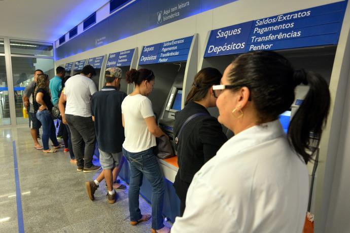 Ir para  <p><big>Esta segunda &eacute; o &uacute;ltimo dia para sacar os valores dispon&iacute;veis nas contas inativas do Fundo de Garantia do Tempo de Servi&ccedil;o (FGTS). Quem perder o prazo, s&oacute;...