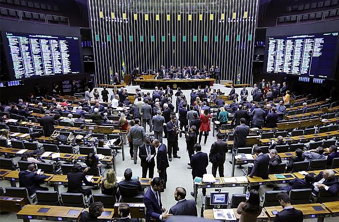 Ir para  <p>Michel Temer continua presidente do Brasil. O peemedebista sobreviveu a mais uma batalha que poderia custar-lhe o cargo nesta quarta-feira, na C&acirc;mara dos Deputados. &Agrave;s 20h23min, os aliados do presidente chegaram a...
