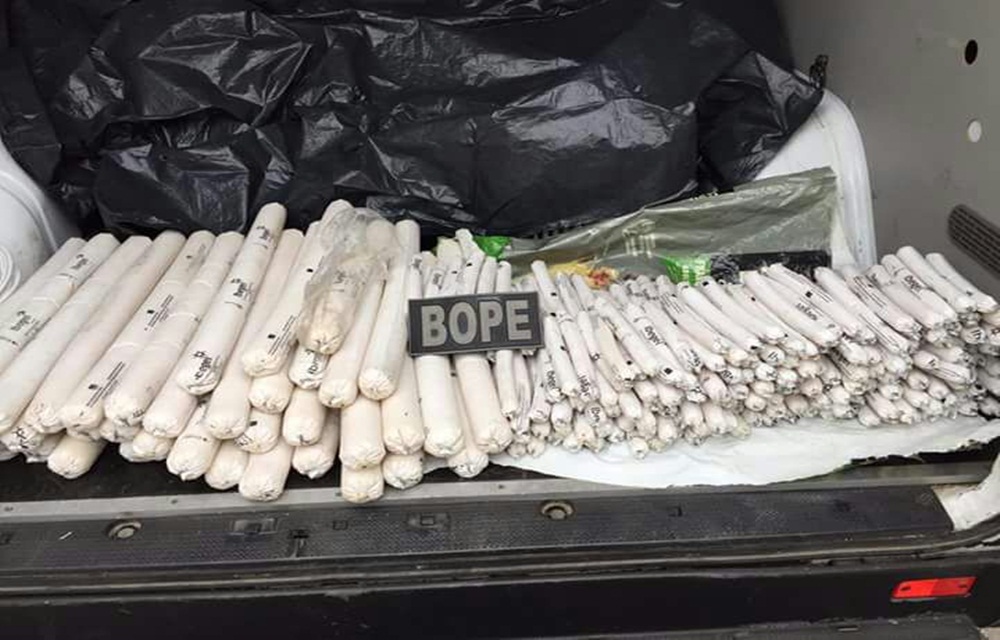 Ir para  <p>Em quatro meses, foram 18 ataques a bancos em Santa Catarina e Paran&aacute;. Armamento pesado, uso de explosivos, cidades sitiadas, tr&ecirc;s confrontos com a pol&iacute;cia e um rastro de pavor em cada...