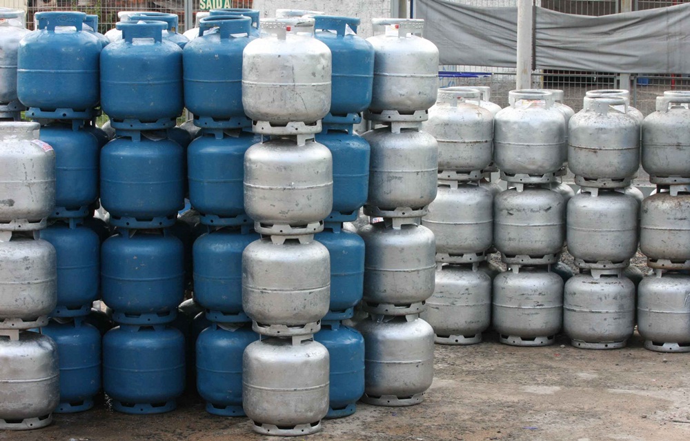 Ir para  <p>A Petrobras anunciou nesta sexta-feira um reajuste dos pre&ccedil;os do g&aacute;s liquefeito de petr&oacute;leo para uso residencial, envasado pelas distribuidoras em botij&otilde;es de at&eacute; 13 kg (GLP P-13), o...