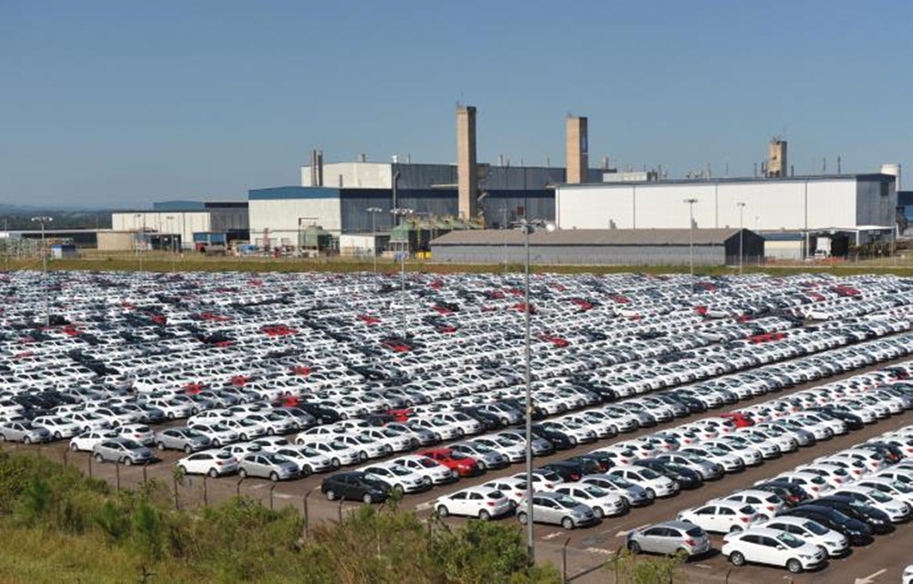 Ir para  <p>A General Motors suspende, a partir desta ter&ccedil;a-feira, a produ&ccedil;&atilde;o de ve&iacute;culos no complexo de Gravata&iacute;, na Regi&atilde;o Metropolitana. A suspens&atilde;o &eacute;...