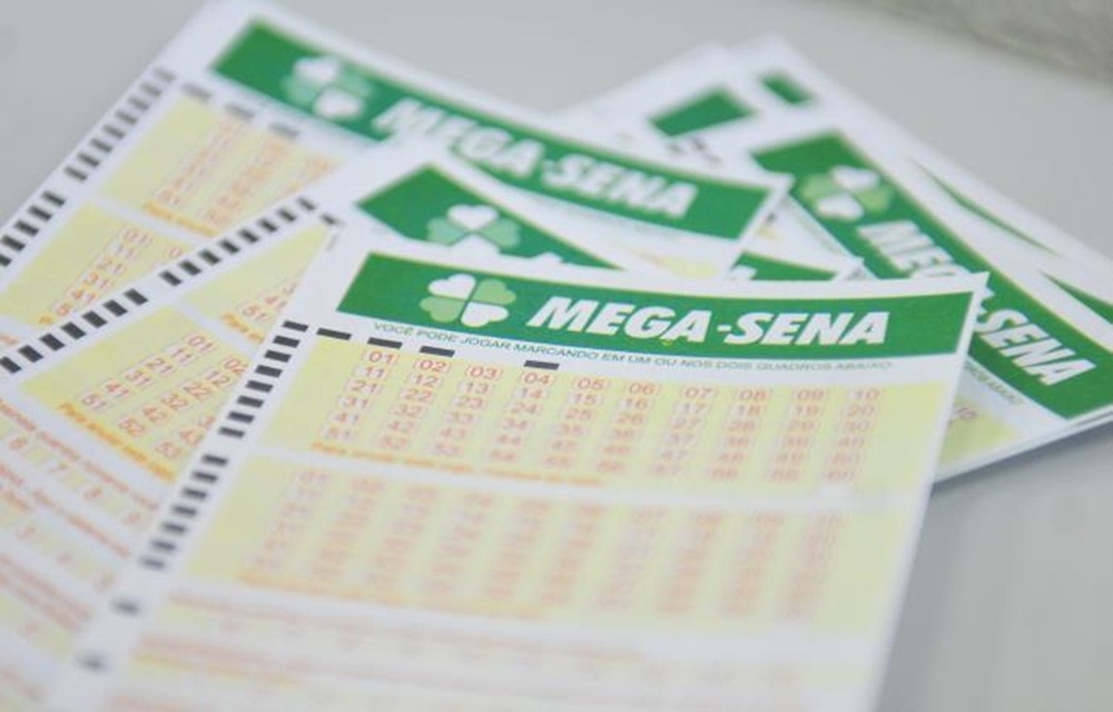 Ir para  <p>Ningu&eacute;m acertou as seis dezenas sorteadas nesta ter&ccedil;a-feira pela Caixa Econ&ocirc;mica Federal no concurso n&ordm; 1956 da Mega-Sena. O pr&ecirc;mio de R$ 46 milh&otilde;es acumulou e deve pagar R$...