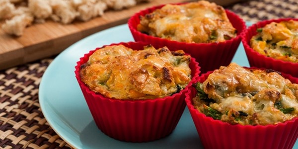 Ir para  <p><big><strong>Muffin de calabresa e abobrinha</strong></big></p>

<p><big>2 ovos</big></p>

<p><big>2 colheres (de sopa) de...