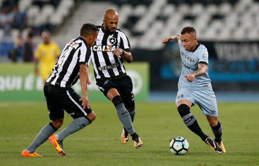 Ir para  <p>O Gr&ecirc;mio teve uma baixa produ&ccedil;&atilde;o ofensiva, num confronto de times reservas, e foi derrotado pelo Botafogo por 1 a 0 na noite deste domingo, no est&aacute;dio Nilton Santos, em jogo v&aacute;lido...