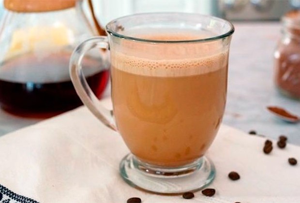 Ir para  <p><big><strong>Caf&eacute; com leite de coco</strong></big></p>

<p><big>1 x&iacute;cara (de caf&eacute;) de &aacute;gua fervente</big></p>

<p><big>1...