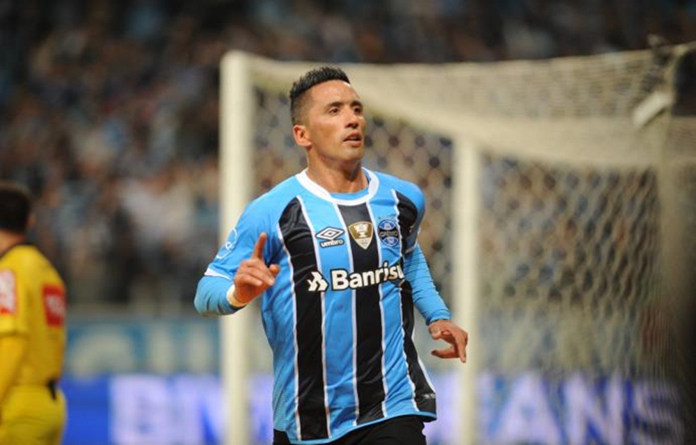 Ir para  <p>O Gr&ecirc;mio saiu em vantagem na corrida por uma vaga na final da Copa do Brasil. Na noite desta quarta-feira, o Tricolor bateu o Cruzeiro por 1 a 0 na Arena. O &uacute;nico gol da partida foi marcado no final do primeiro tempo...