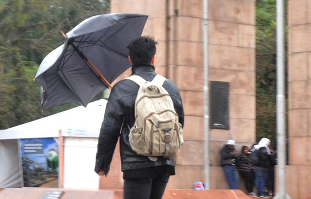 Ir para  <p>A chuva volta ao Rio Grande do Sul neste s&aacute;bado atingindo alguns pontos do Norte pela manh&atilde;. A instabilidade afeta a maioria das &aacute;reas &agrave; medida que uma frente fria que avan&ccedil;a pela...