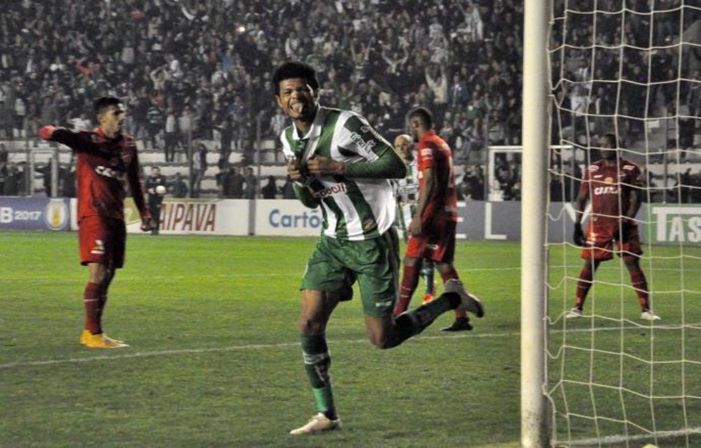 Ir para  <p>Em um duelo equilibrado, o Juventude venceu por 1 a 0 o Vila Nova, nesta sexta-feira, no est&aacute;dio Alfredo Jaconi, em Caxias do Sul, pela 21.&ordf; rodada do Campeonato Brasileiro da S&eacute;rie B. Com isso, voltou a se...