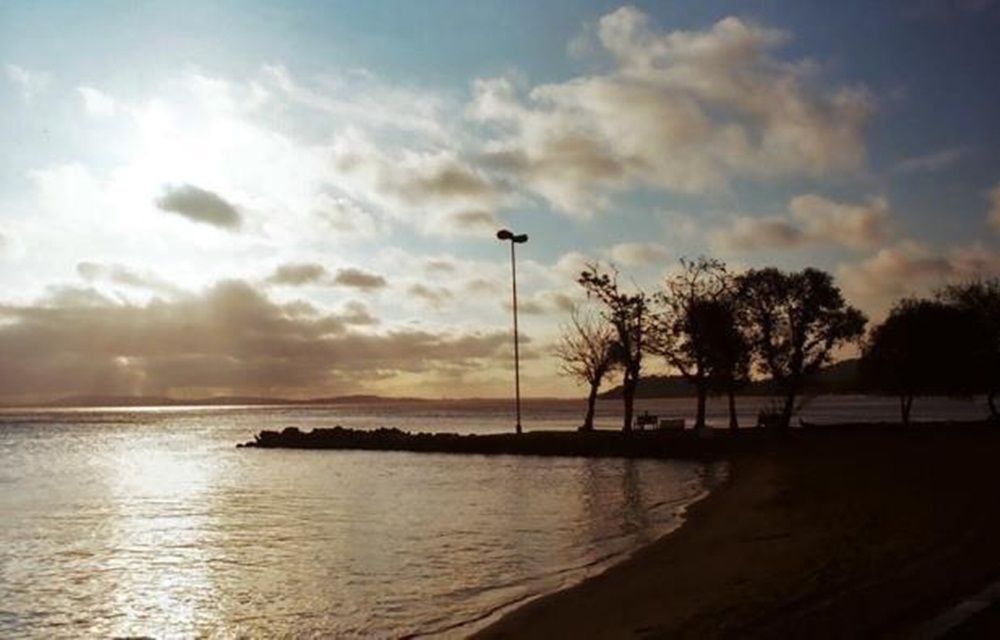 Ir para  <p>O sol predomina no Rio Grande do Sul nesta segunda-feira. S&atilde;o esperados per&iacute;odos de c&eacute;u claro com algumas nuvens, uma vez que massa de ar seco e frio de alta press&atilde;o atmosf&eacute;rica...