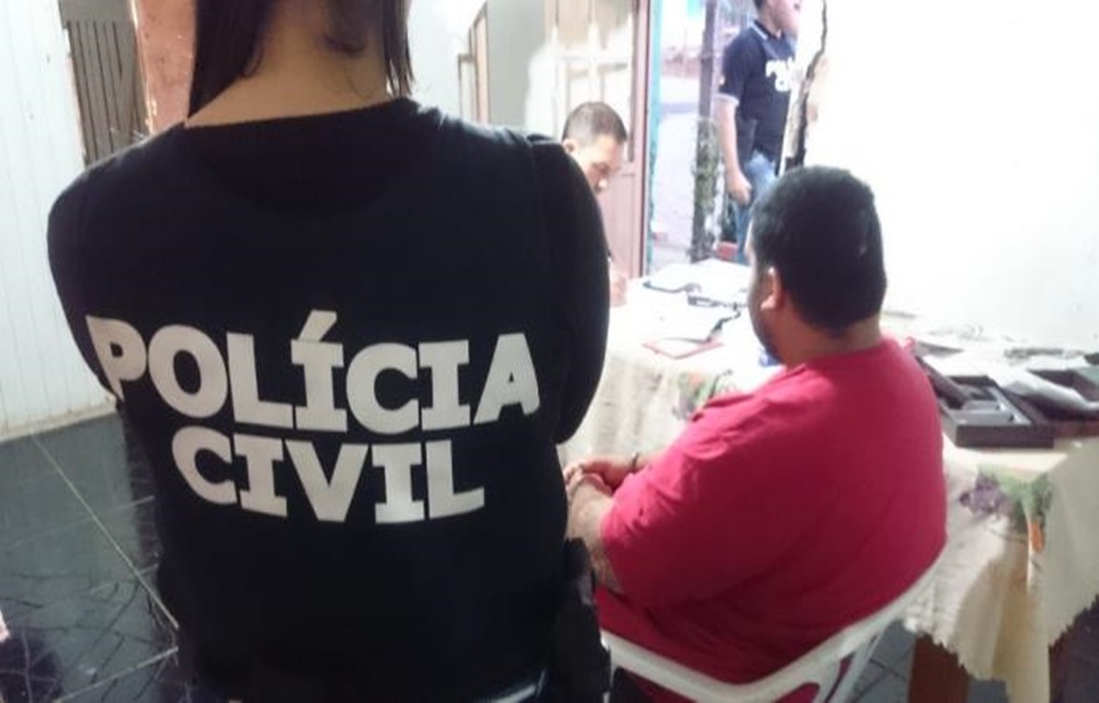 Ir para  <p>A Pol&iacute;cia Civil realiza na manh&atilde; desta segunda-feira a Opera&ccedil;&atilde;o Hermanos, que combate o roubo de ve&iacute;culos no norte do Estado. Est&atilde;o sendo cumpridas 43 ordens judiciais,...