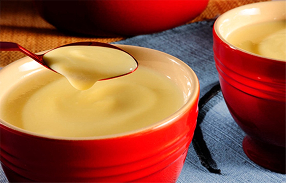 Ir para  <p>1/2 x&iacute;cara (ch&aacute;) a&ccedil;&uacute;car refinado;</p>

<p>1 colher (sopa) rasada amido de milho;</p>

<p>3 gemas passadas pela peneira;</p>

<p>2 x&iacute;caras...