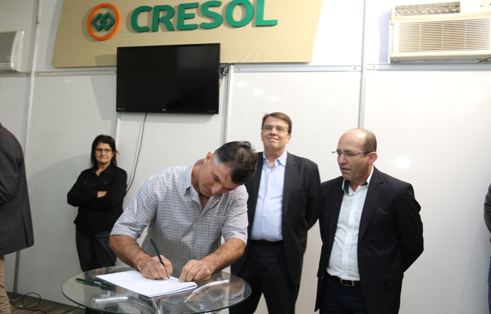 Ir para  <p>Pelo segundo ano consecutivo, a Cresol Confedera&ccedil;&atilde;o est&aacute; presente com estande na Exposi&ccedil;&atilde;o Internacional de Animais, M&aacute;quinas, Implementos e Produtos...
