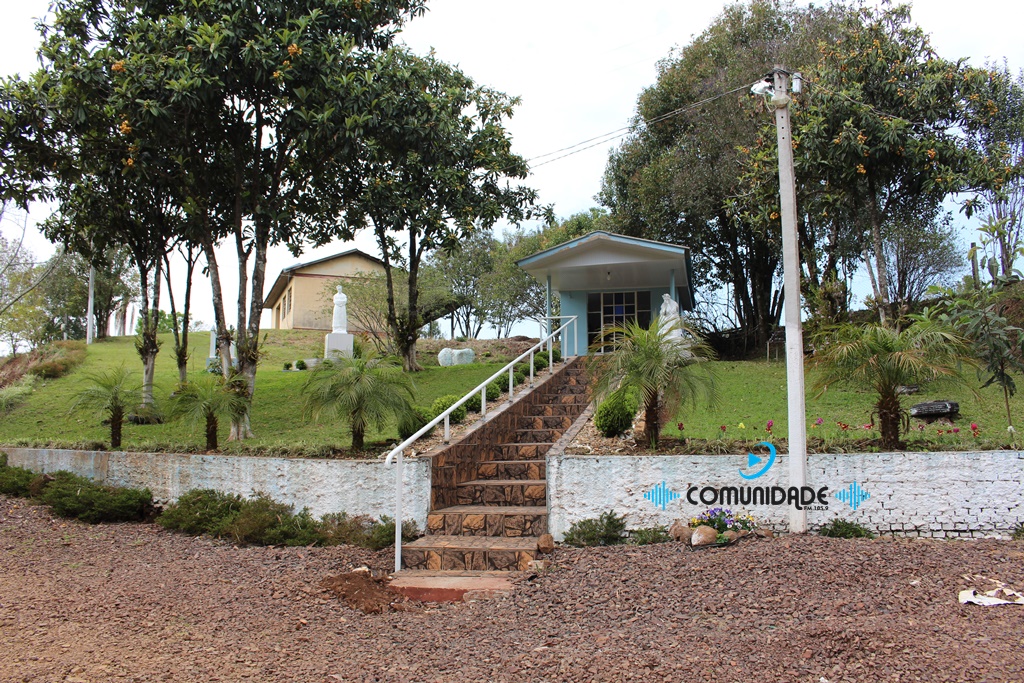 Ir para  <p><big>A comunidade da Linha Floresta se preparou com anteced&ecirc;ncia para a festa deste domingo (10) em honra a Nossa Senhora da Salete, tanto na parte espiritual, quanto na parte social. V&aacute;rios melhoramentos foram...