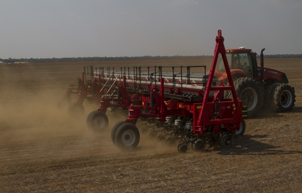 Ir para  <p>Uma boa not&iacute;cia para os agricultores. Depois de cerca de 30 dias de estiagem no Paran&aacute; e mais de 100 em algumas &aacute;reas dos Cerrados, as chuvas voltam a cair de Sul ao Centro-Oeste a partir deste final de...