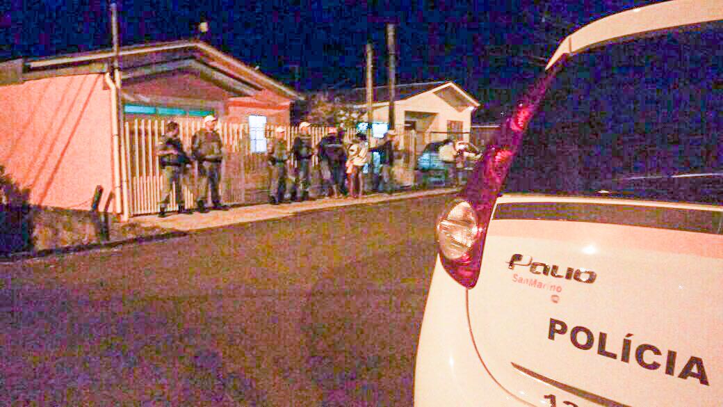 Ir para  <p><big>A noite deste domingo (24) come&ccedil;ou movimentada em Erechim. Por volta das 19h, soldados do servi&ccedil;o de resgate do Corpo de Bombeiros, foram acionados para resgatar duas pessoas feridas a bala, na Rua...