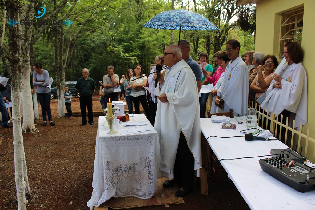 Ir para  <p><big>A festa em homenagem a Santa Terezinha, no orat&oacute;rio localizado na estrada velha entre Viadutos e Gaurama, realizada no domingo (01), reuniu grande n&uacute;mero de fi&eacute;is que acompanharam a missa...