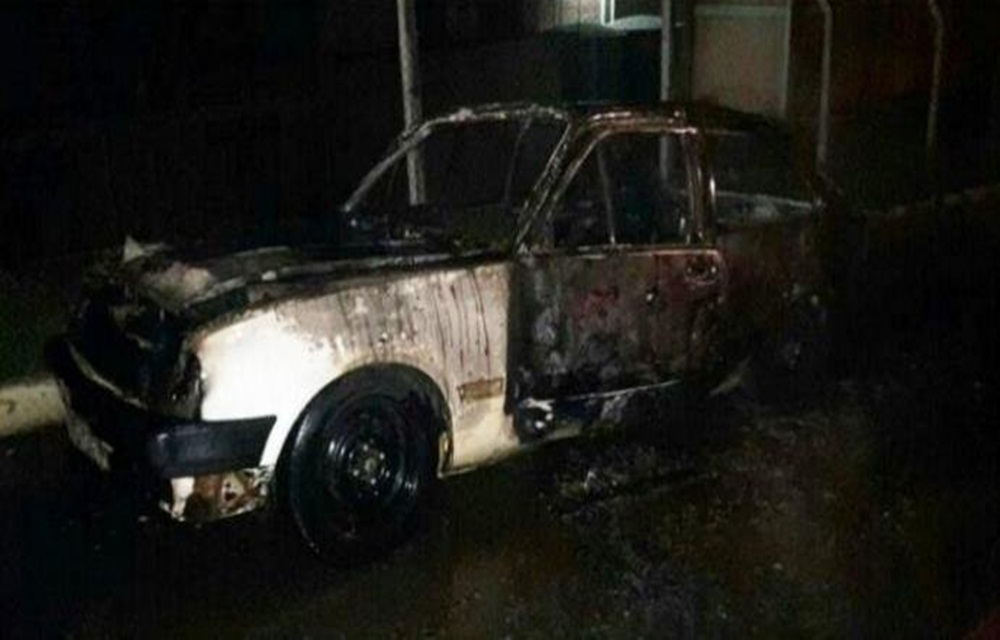 Ir para  <p>Um homem, de 31 anos, morreu queimado ap&oacute;s inc&ecirc;ndio em um ve&iacute;culo, em Campo Bom, no Vale do Sinos, na noite dessa segunda-feira. A v&iacute;tima chegou a ser socorrida, mas n&atilde;o resistiu aos...