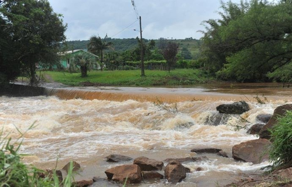 Ir para  <p>O temporal que atingiu diversas regi&otilde;es do Rio Grande do Sul causou transtornos n&atilde;o somente em Porto Alegre, mas tamb&eacute;m no Litoral Norte. Os munic&iacute;pios de Santo Ant&ocirc;nio da Patrulha,...
