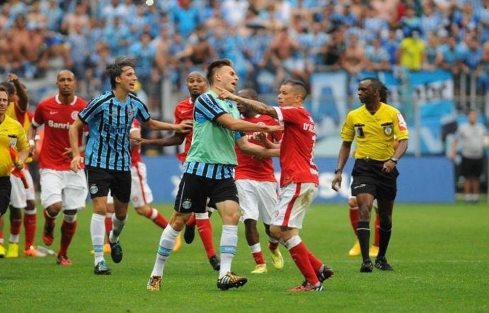 Ir para  <p>O jornal ingl&ecirc;s <strong><a href="http://www.mirror.co.uk/sport/football/news/top-50-football-derbies-world-11313880" target="_blank">Daily Mirror</a></strong> publicou nesta...