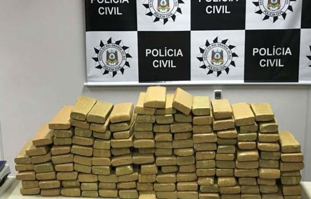 Ir para  <p>A Pol&iacute;cia Civil apreendeu 130kg de maconha em uma casa no bairro Rosel&acirc;ndia, em Novo Hamburgo, no Vale dos Sinos, ap&oacute;s tr&ecirc;s meses de investiga&ccedil;&otilde;es. A droga estava divida em...