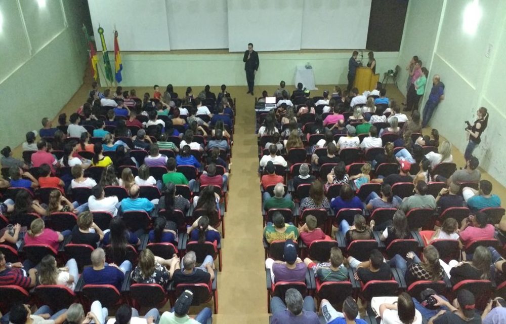 Ir para  <p><big>Como parte da programa&ccedil;&atilde;o da 4&ordf; Semana da Sa&uacute;de, Viadutos recebeu na noite desta ter&ccedil;a-feira (17/10), no Anfiteatro Municipal, uma palestra com o Dr. Fernando Vieira dos...